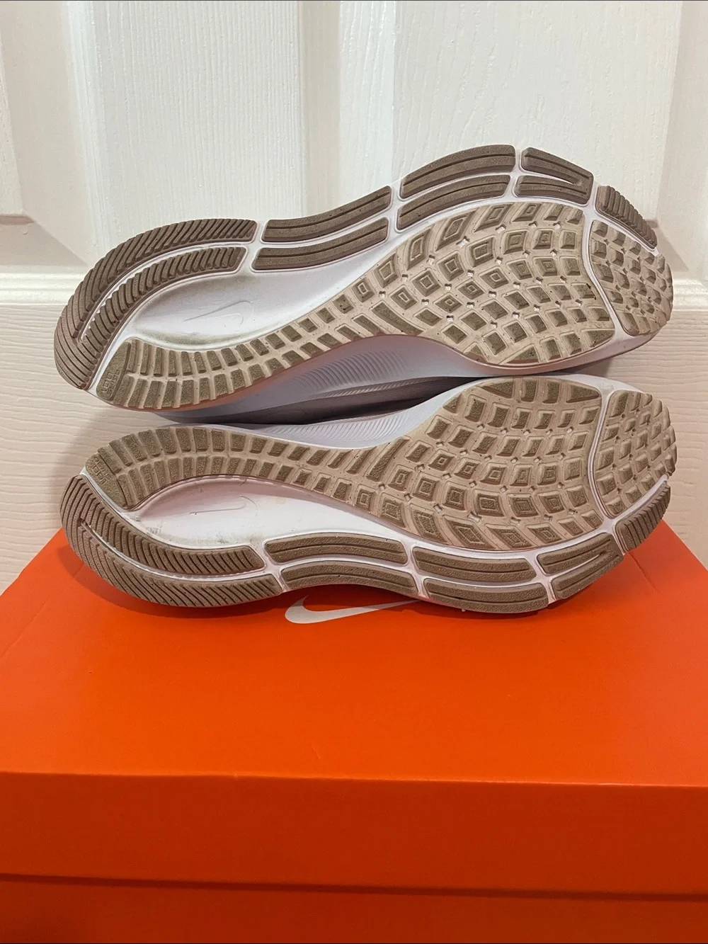 EUC - Nike Air Zoom Pegasus 37 - Champagne